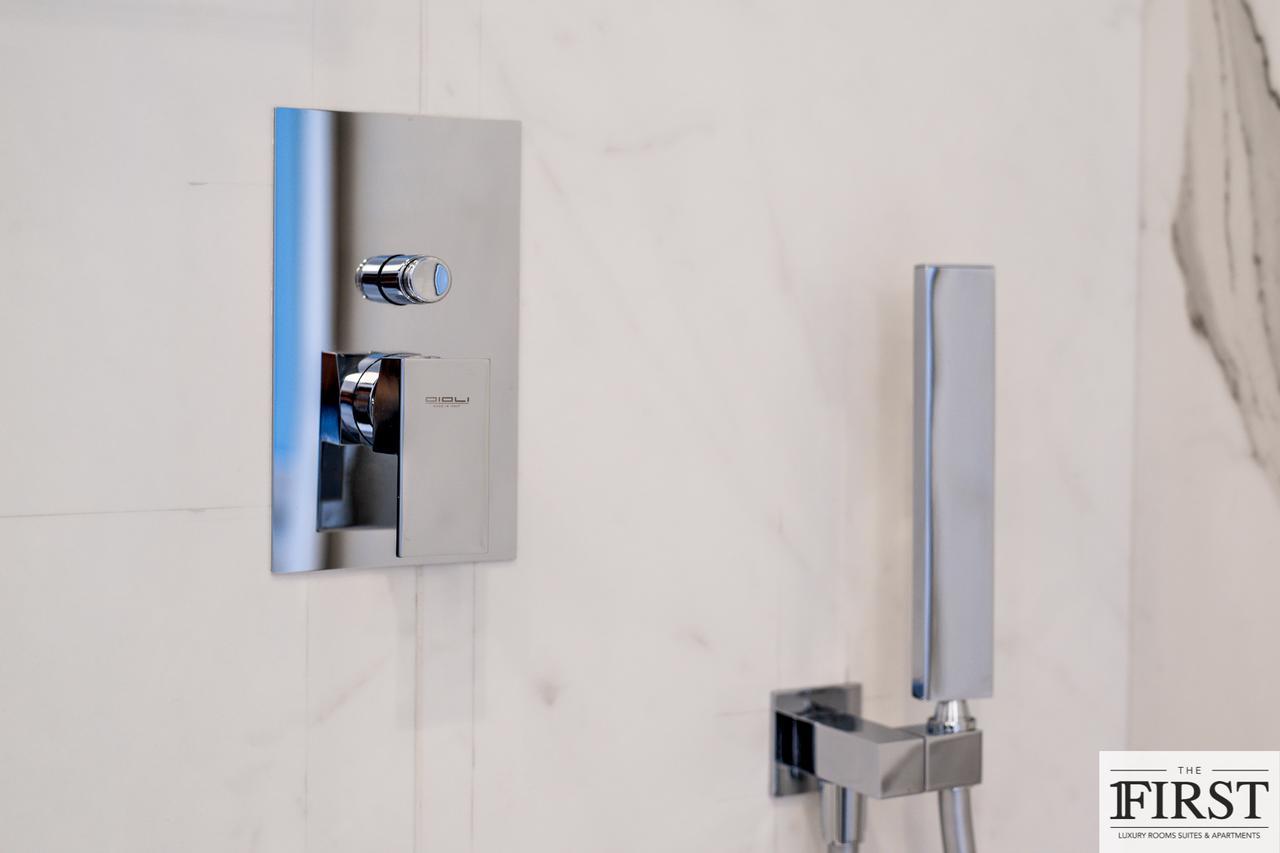 By The First - Luxury Rooms&suites Affittacamere La Spezia