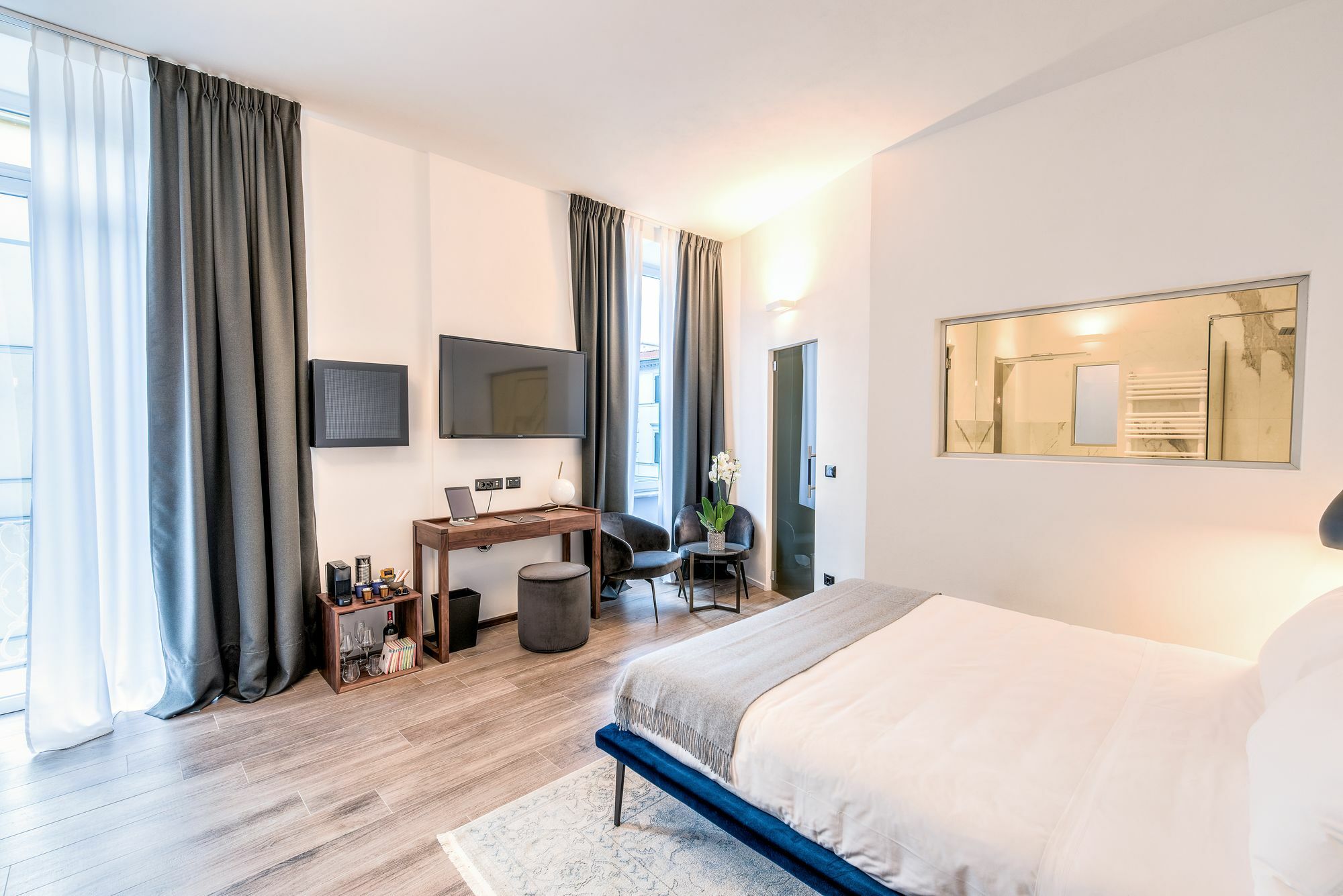By The First - Luxury Rooms&suites Affittacamere La Spezia